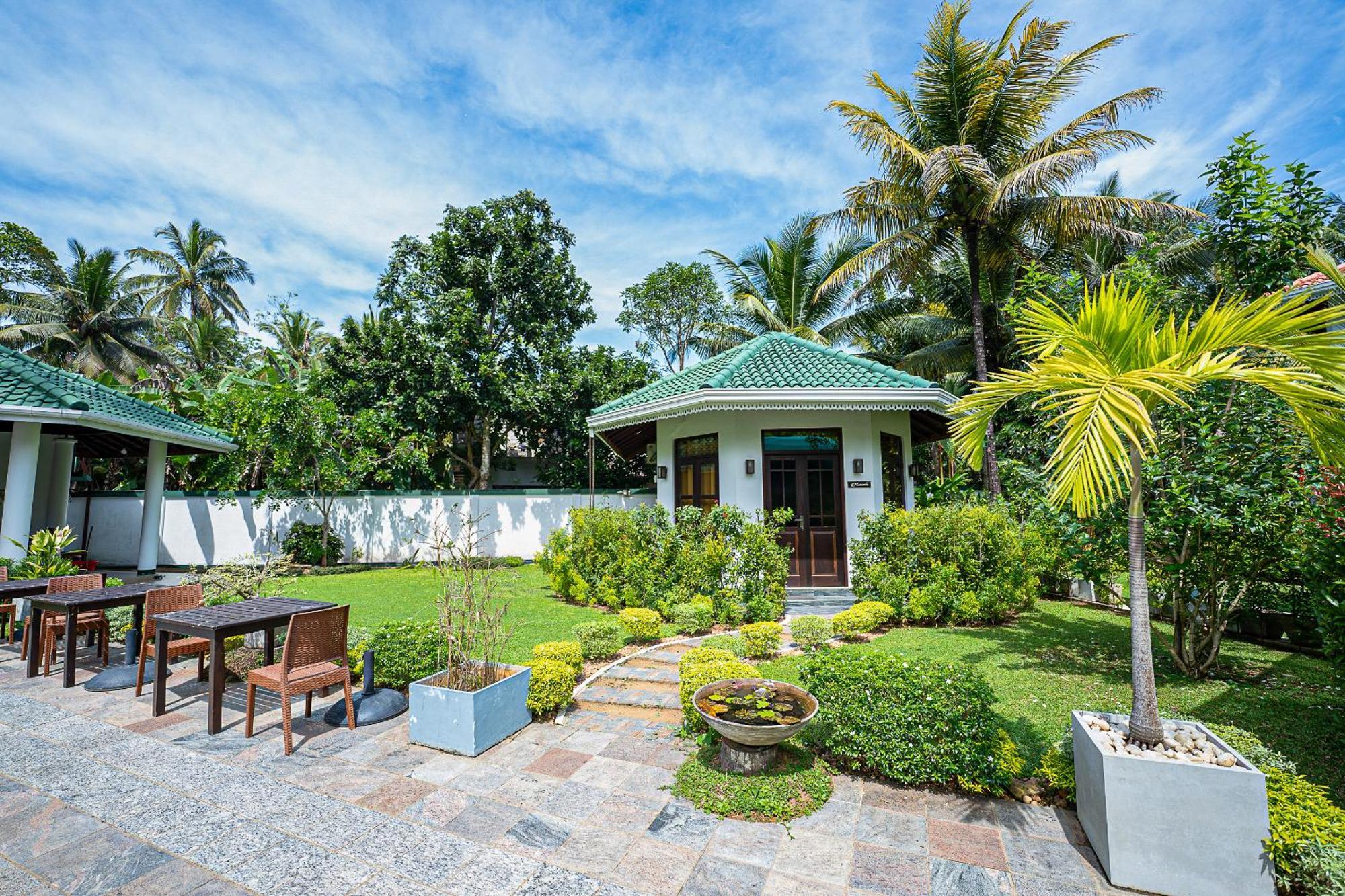 Helis Place Unawatuna Bagian luar foto