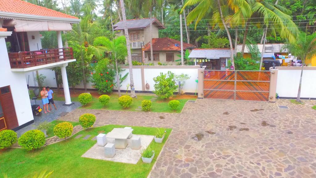 Helis Place Unawatuna Bagian luar foto